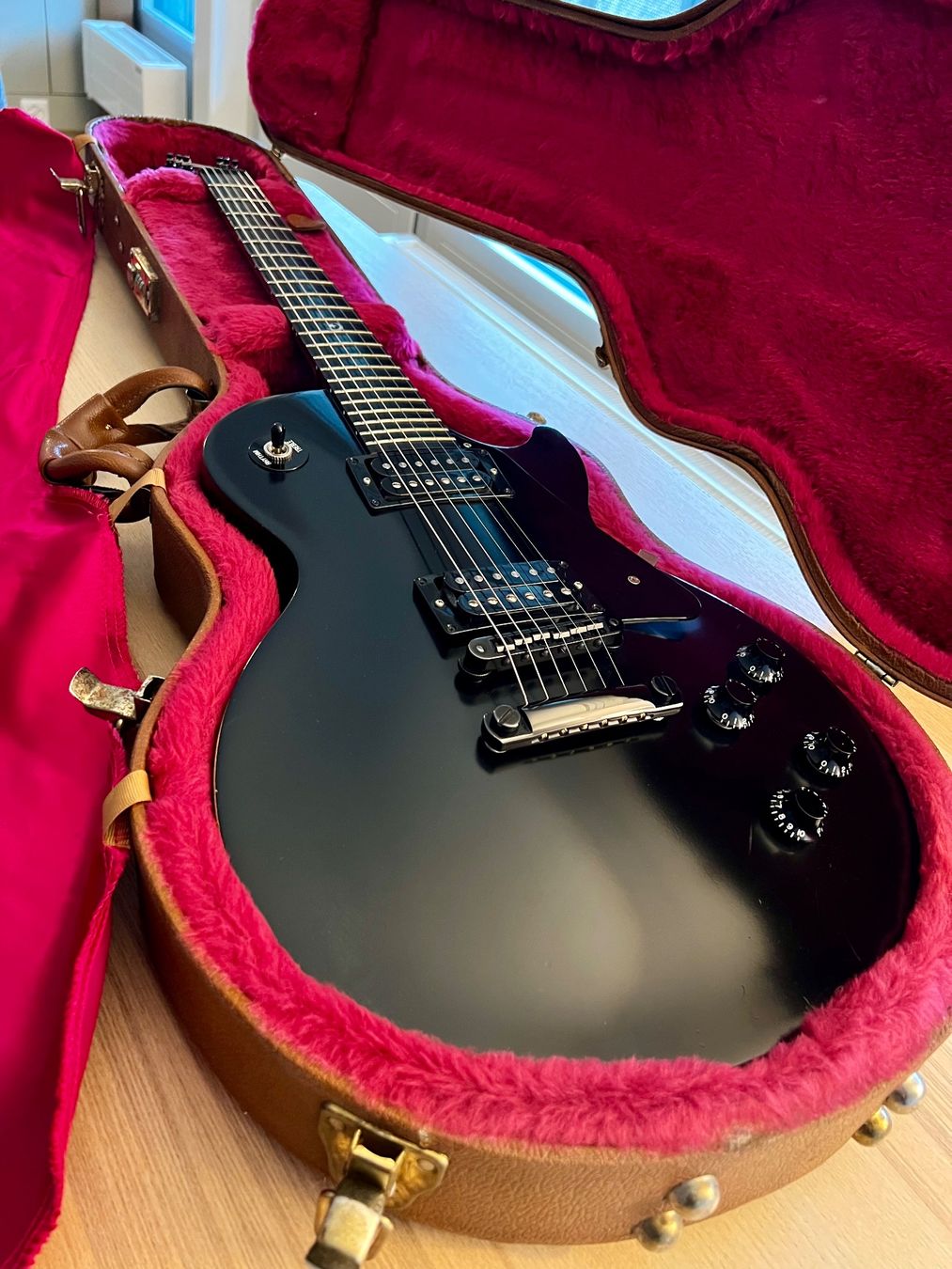 Gibson Strumenti musicali: Gibson Les Paul Gothic - 2001 – Usato da Kriens venduto da andikoch01 8