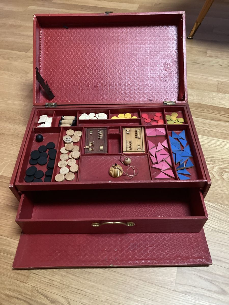 Giochi: Antiker Spielkoffer – Usato da Burgdorf venduto da Nouralex 3