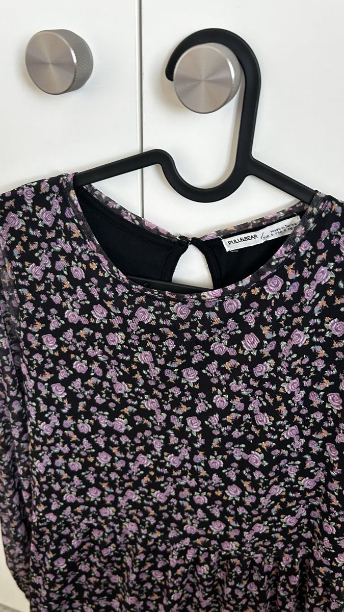 Pull&Bear Robes: Mesh-Kleid PULL&BEAR , geblümt, schwarz /lila, Grösse S – D'occasion à Neuenkirch par Bettinaverena 1
