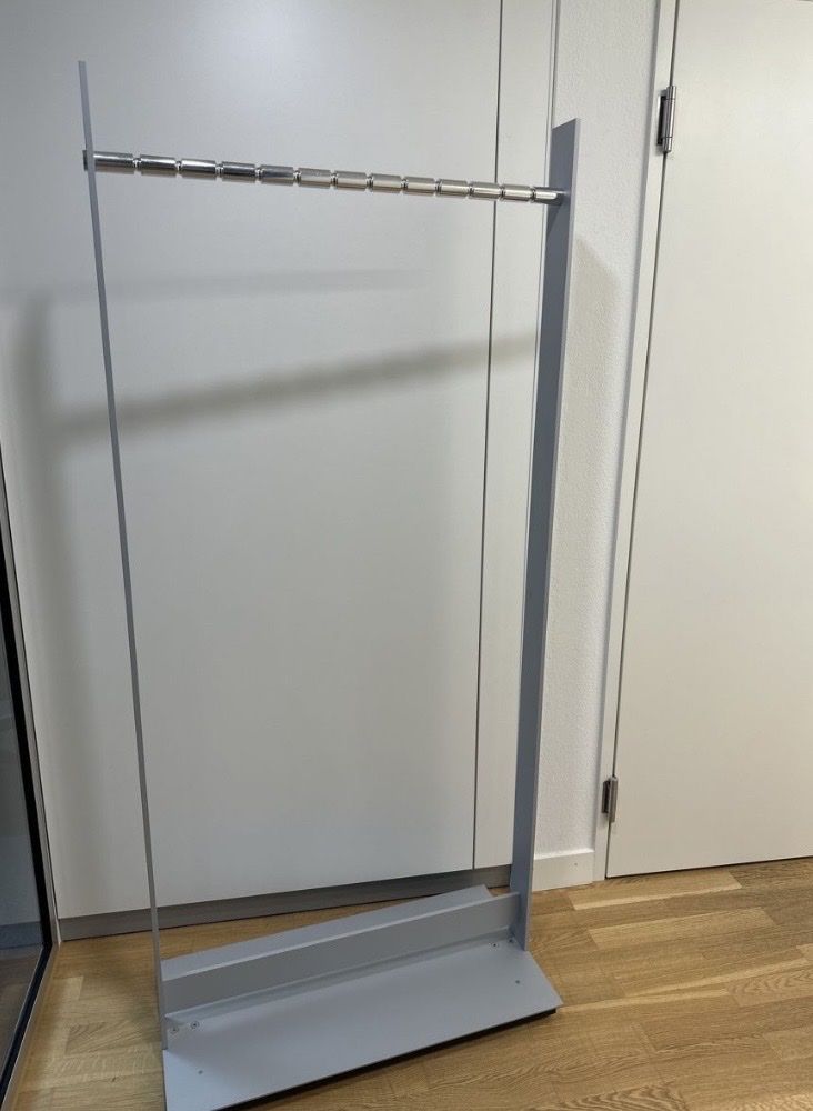Guardaroba: Kleiderständer grau mit Chromstange Garderobe – Usato da Zürich venduto da zh_s