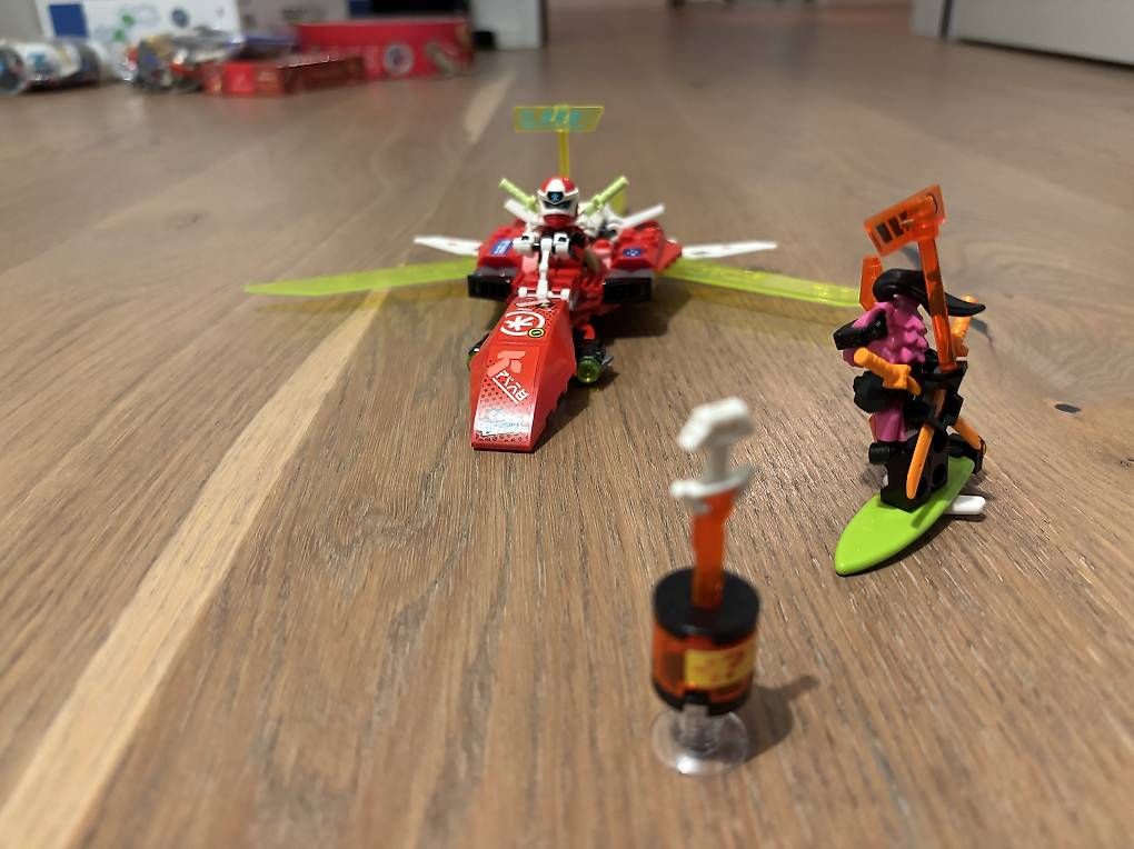 Spielzeuge: Ninjago LEGO Kais Mech Jet – Gebraucht aus Münchenbuchsee von Patiybeto 1
