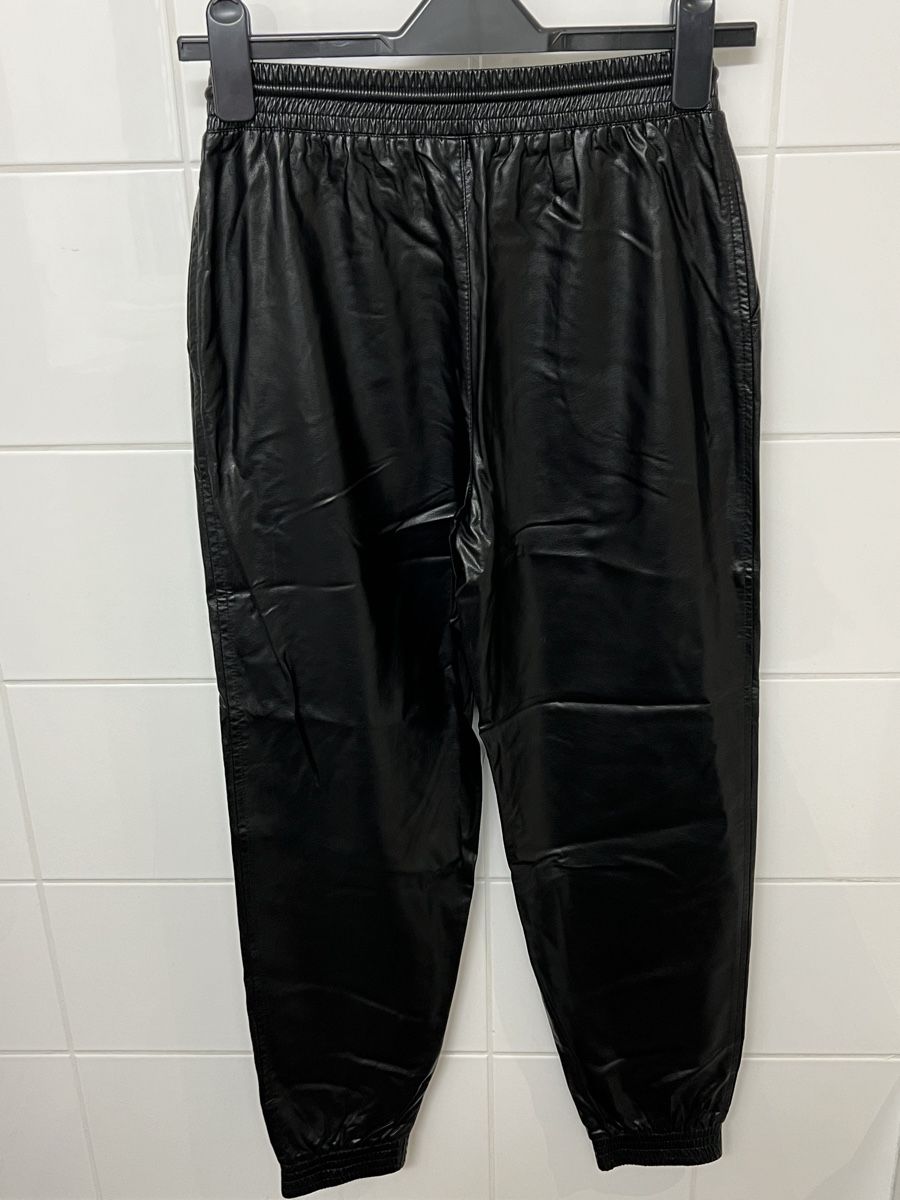 Only Pantaloni: Kunstlederhosen schwarz – Nuovo (secondo la descrizione) da Jona venduto da n.ferrari
