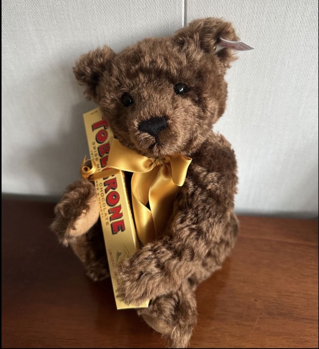 Steiff Spielzeuge: Toblerone Bär von  Steiff  1999 – Neu und originalverpackt aus Mumpf von A_B_E 1