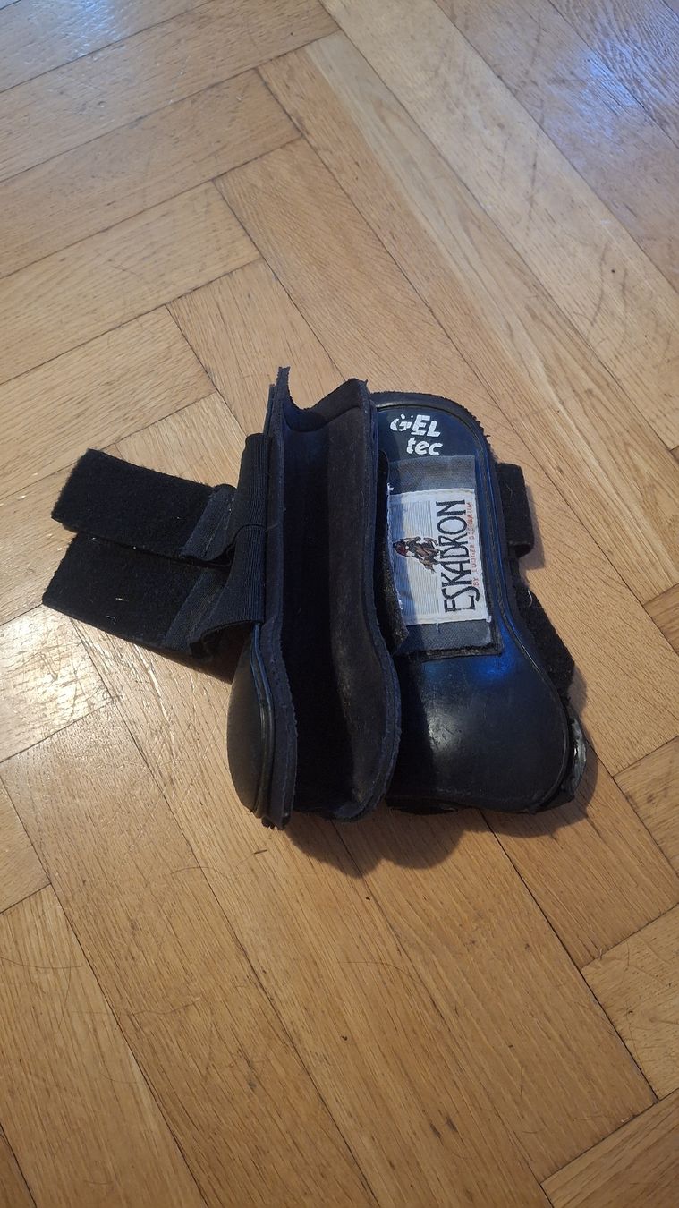 Hufschuhe: Guêtre antérieur taille cheval – Gebraucht aus La Chaux-de-Fonds von pes_b9nw