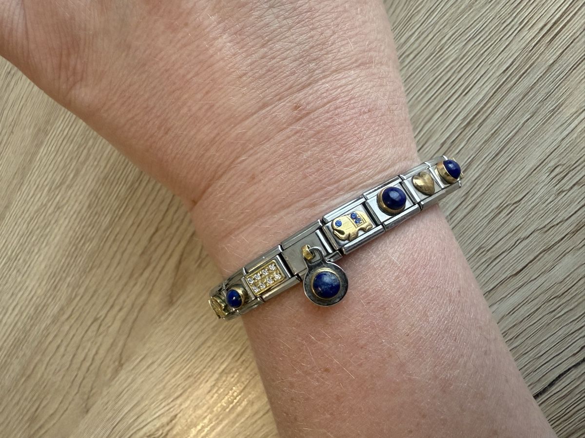 Bracciali & Braccialetti: Nomination Charm Armband mit Buchstaben & blauen Steinen – Usato da Wettingen venduto da Ni_la_lo