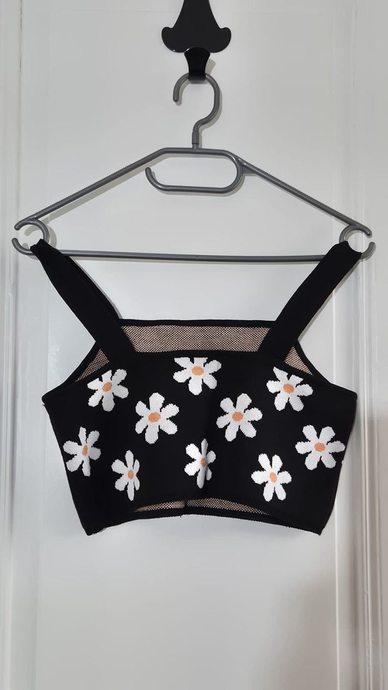 Top: Schwarzes Bauchfreies-Top mit Gänseblümchen, Grösse 36 – Nuovo (secondo la descrizione) da Nidau venduto da biasutti 1