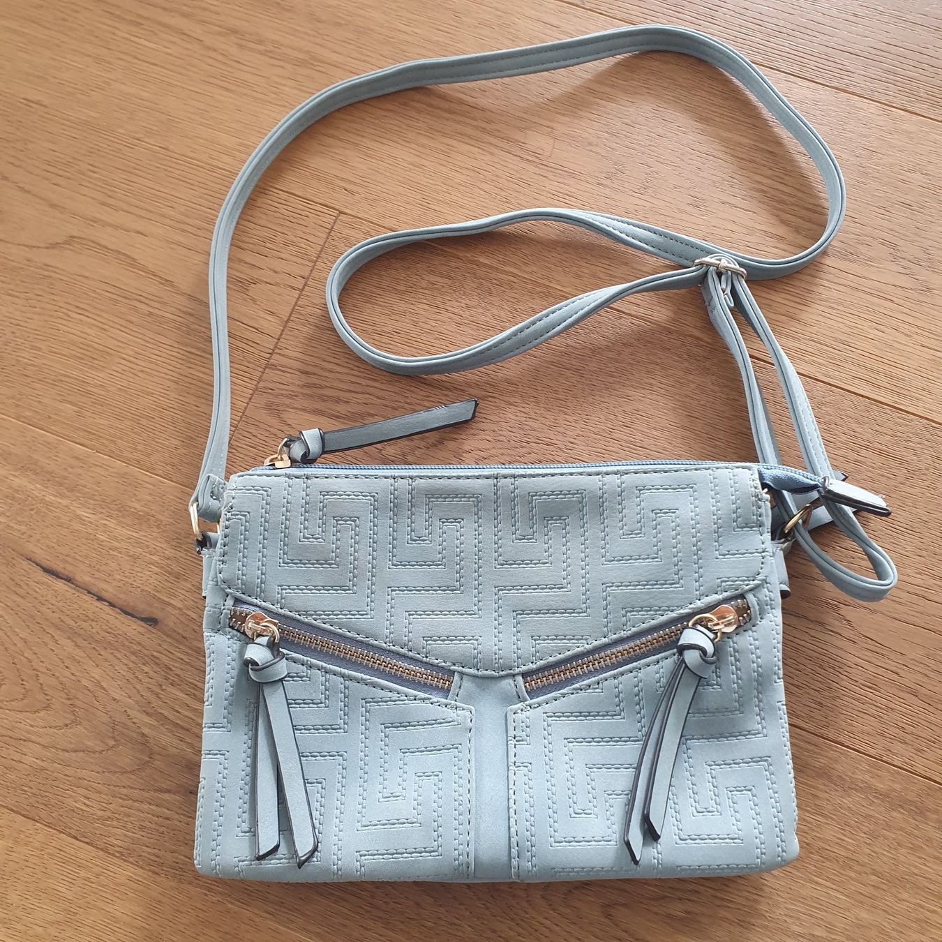 Taschen für Damen: Umhängetasche Donna blau – Gebraucht aus Römerswil LU von cfm_j789