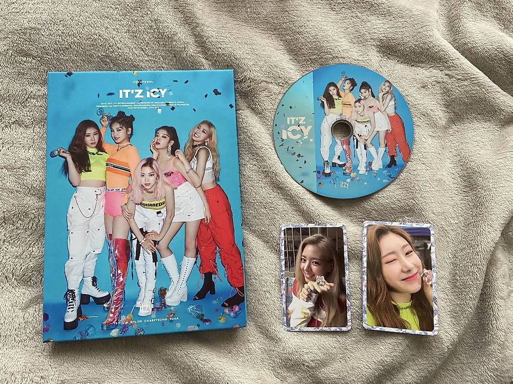 Libri: Album kpop - Itzy - It'z Icy – Usato da Perroy venduto da Tatian_A 1