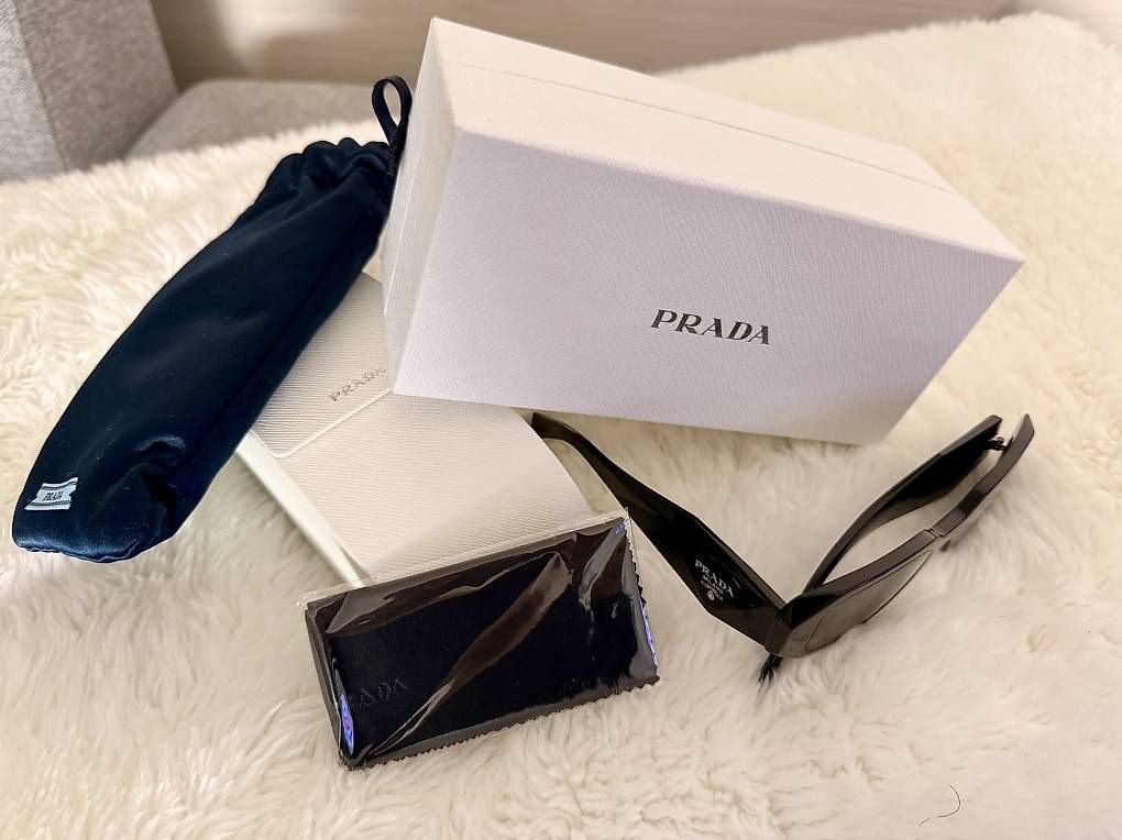 Occhiali & Lenti: Prada Sonnenbrille PR 17W Schwarz  – Usato da Malters venduto da T.Marcelo