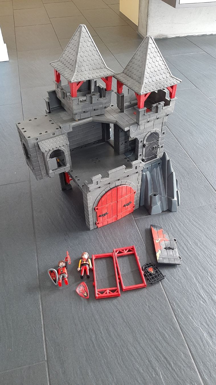 Playmobil Giocattoli: Playmobil Drachenburg – Usato da Münchwilen TG venduto da schnugels