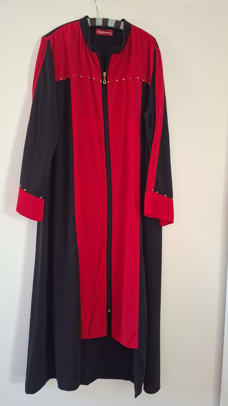 Robes: Simferace Kleid schwarz-rot Grösse 48  – D'occasion à Aarburg par ssi_ckz5