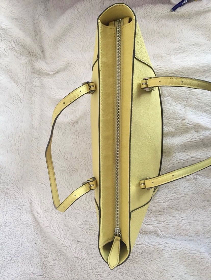 Guess Taschen für Damen: GUESS Shopper Handtasche pastell gelb – Gebraucht aus Emmenbrücke von little.treasures 5