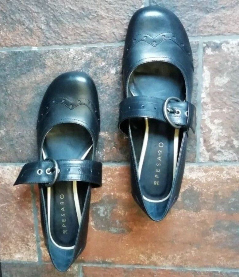 Scarpe da donna: Pumps mit Absatz, Gr. 38 schwarz, neu – Nuovo e nell'imballaggio originale da Basel venduto da Thymia