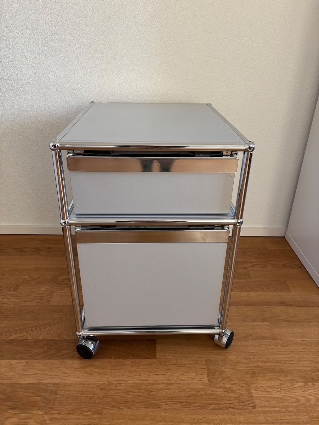 USM Banconi: USM Haller Rollcontainer, hellgrau – Usato da Olten venduto da len_y9n7 2