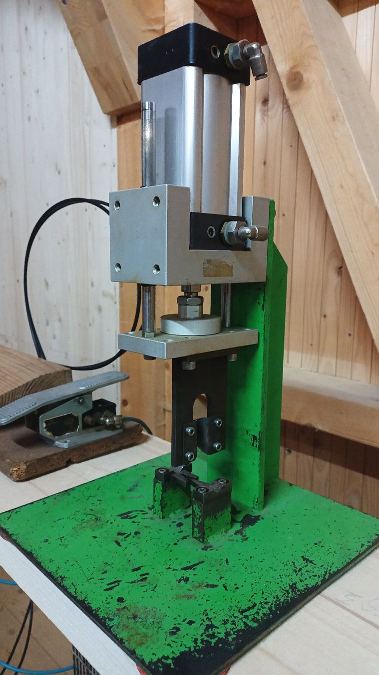 Tutte le macchine: Veredelungsmaschine Stanze – Usato da Oberfrittenbach venduto da _123 4