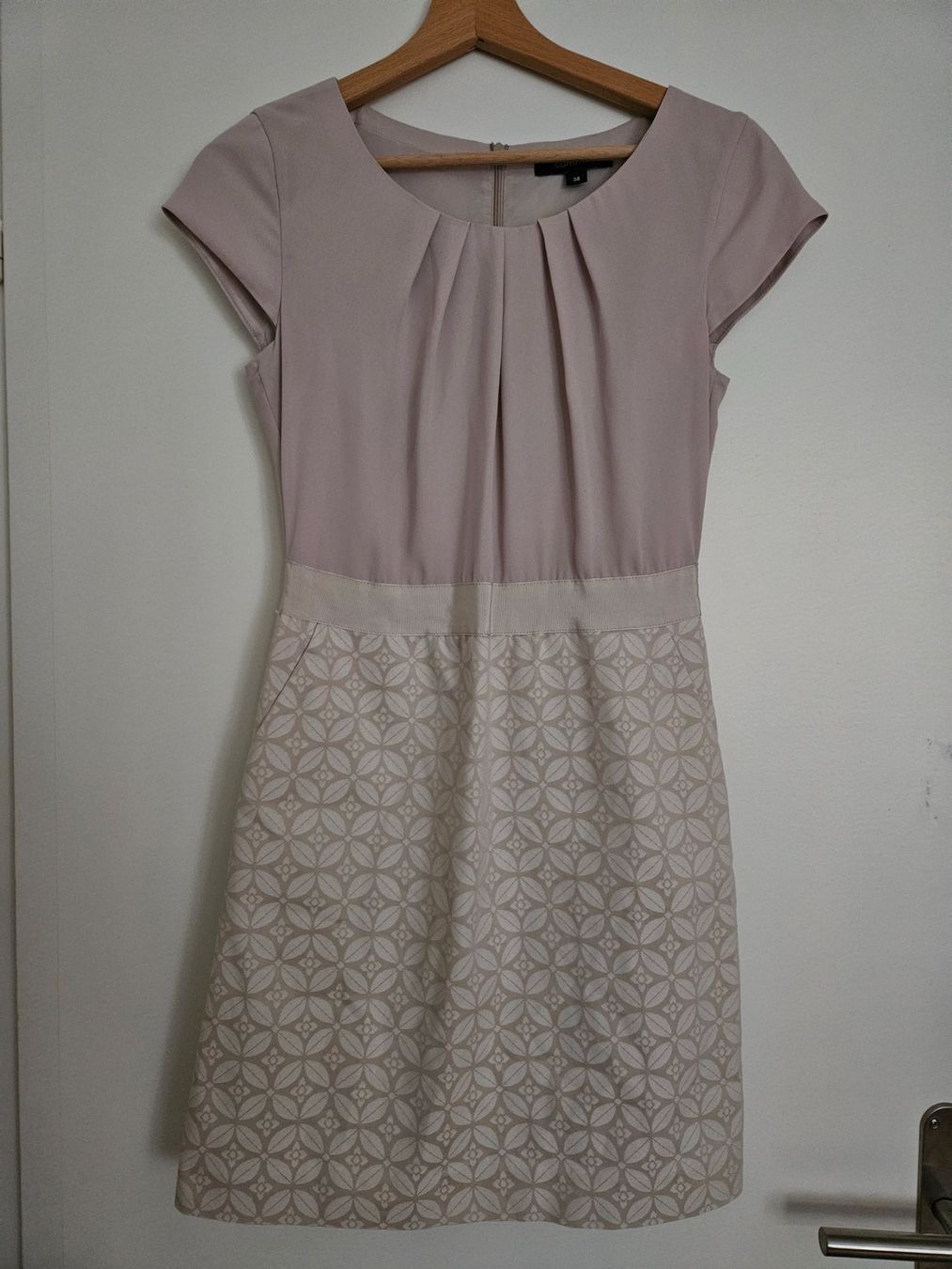 Comma Kleider: Wunderschönes, schlichtes Kleid von Comma, Gr.34 – Gebraucht aus Schaffhausen von sabrina915