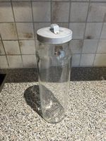 Grosses Vorratsglas mit Metalldeckel