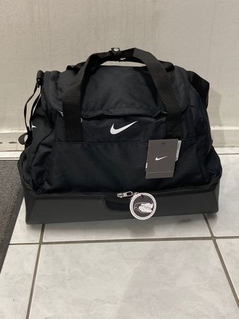 Nike Tasche mit Bodenfach