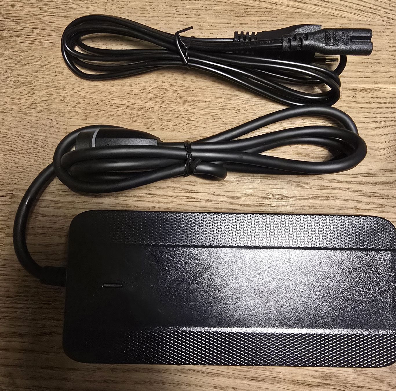 Caricabatterie: Shimano E-Bike Akku Ladegerät 4A – Nuovo e nell'imballaggio originale da Wangs venduto da Restposten.Garage 1