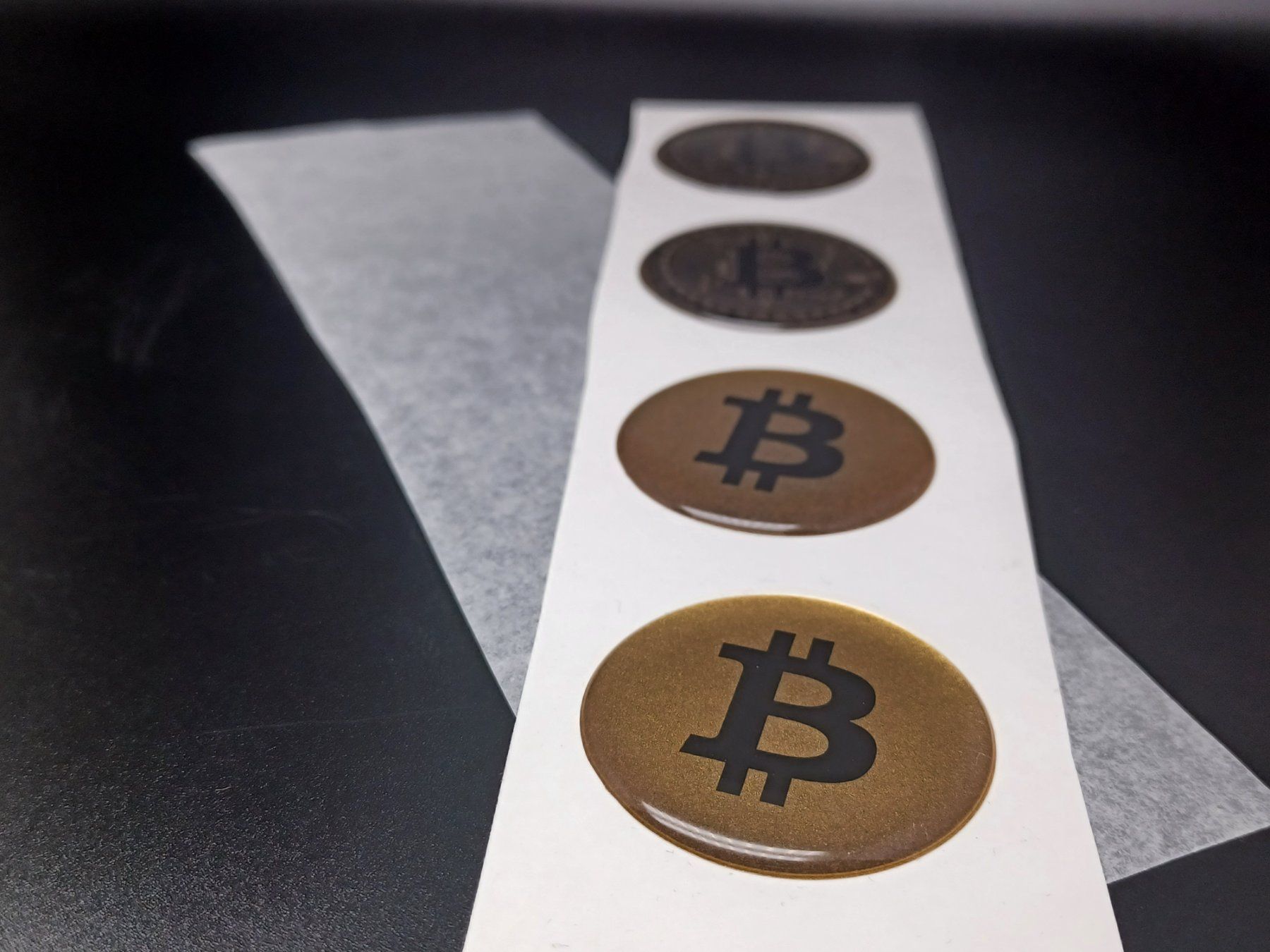 Sticker: Bitcoin  3D Goldsticker BTC / 4er Set – Nuovo e nell'imballaggio originale da Turbenthal venduto da enjak