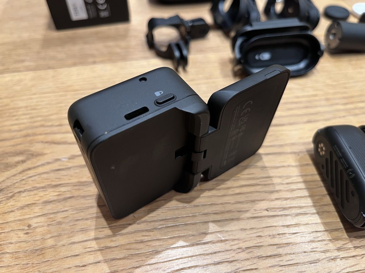 Insta360 Action Cam: Insta360 GO 3S mit Zubehör – Gebraucht aus Ernetschwil von m9d 8