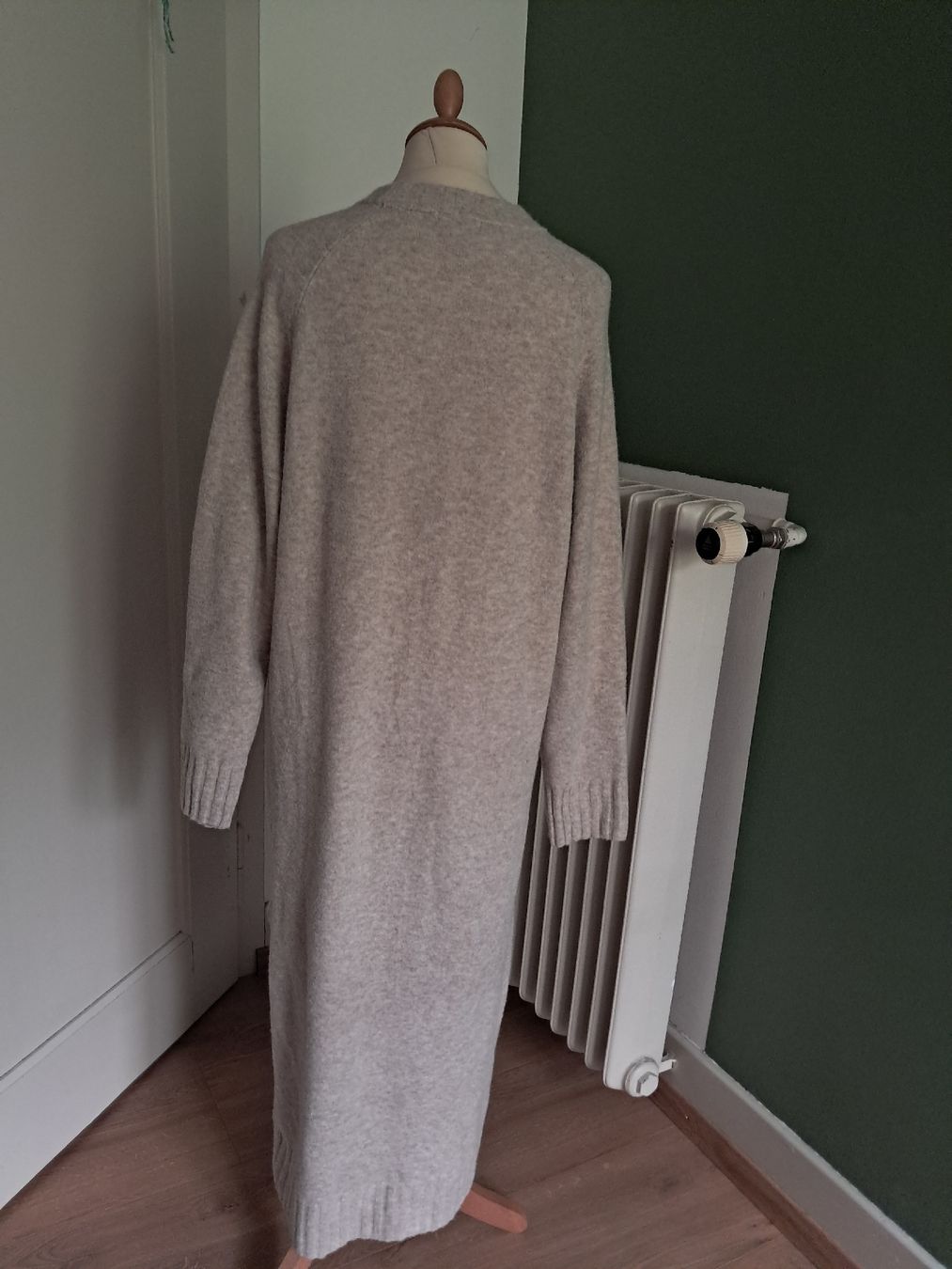 H&M Kleider: Strickkleid H&M beige Grösse S  – Gebraucht aus Spiez von ang_v6lb 1
