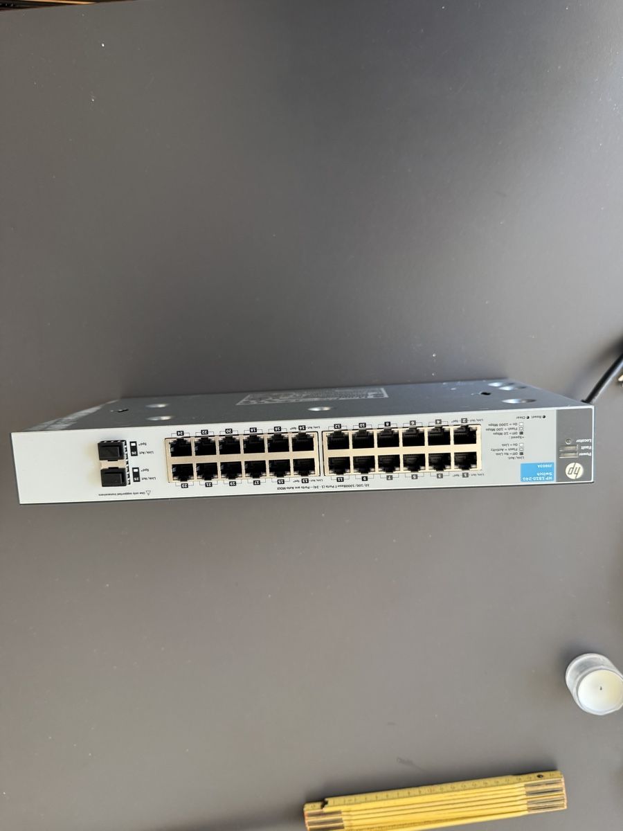 Hewlett Packard Hub & Switch: HP ProCurve 2530-24G Switch - J9779A  – Usato da Zürich venduto da kuengka 3