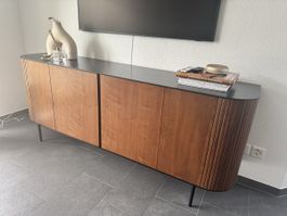Elegantes Design-Sideboard in Nussbaumoptik