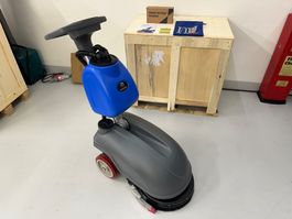 Scheuer- Saugmaschine für die Bodenreinigung