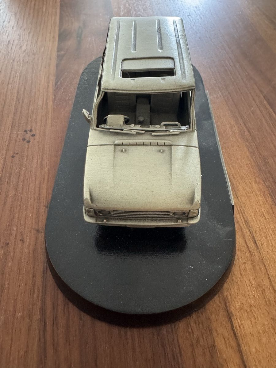Land Rover Modellautos: Range Rover Modellauto auf Sockel – Gebraucht aus Sursee von TeamBully 1