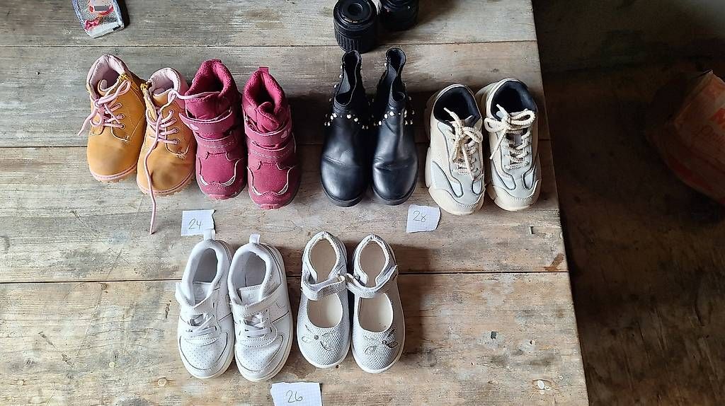 Scarpe per ragazze: Schuhe Mädchen Gr. 24-28 – Usato da Rüti ZH venduto da la-93
