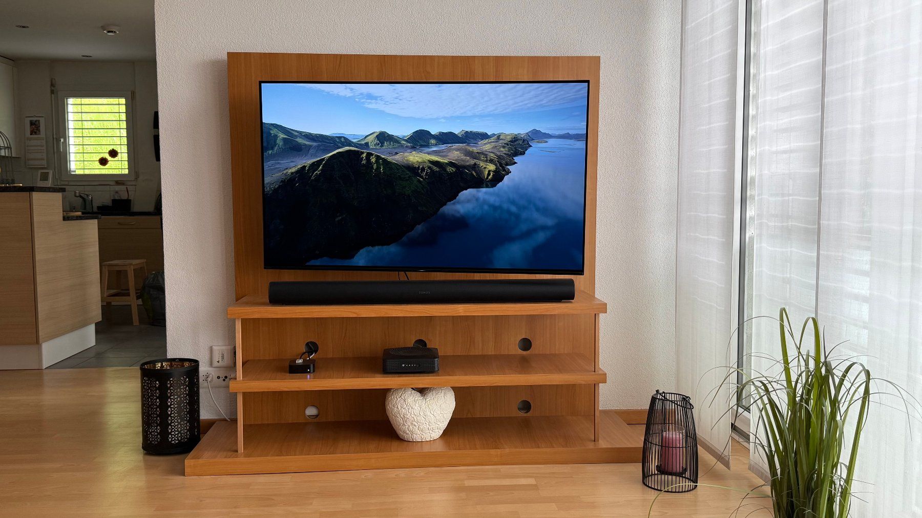 Mobili TV: TV-Multimedia-Möbel Einzelanfertigung mit Rückwand – Usato da St. Gallen venduto da Bongotano 1