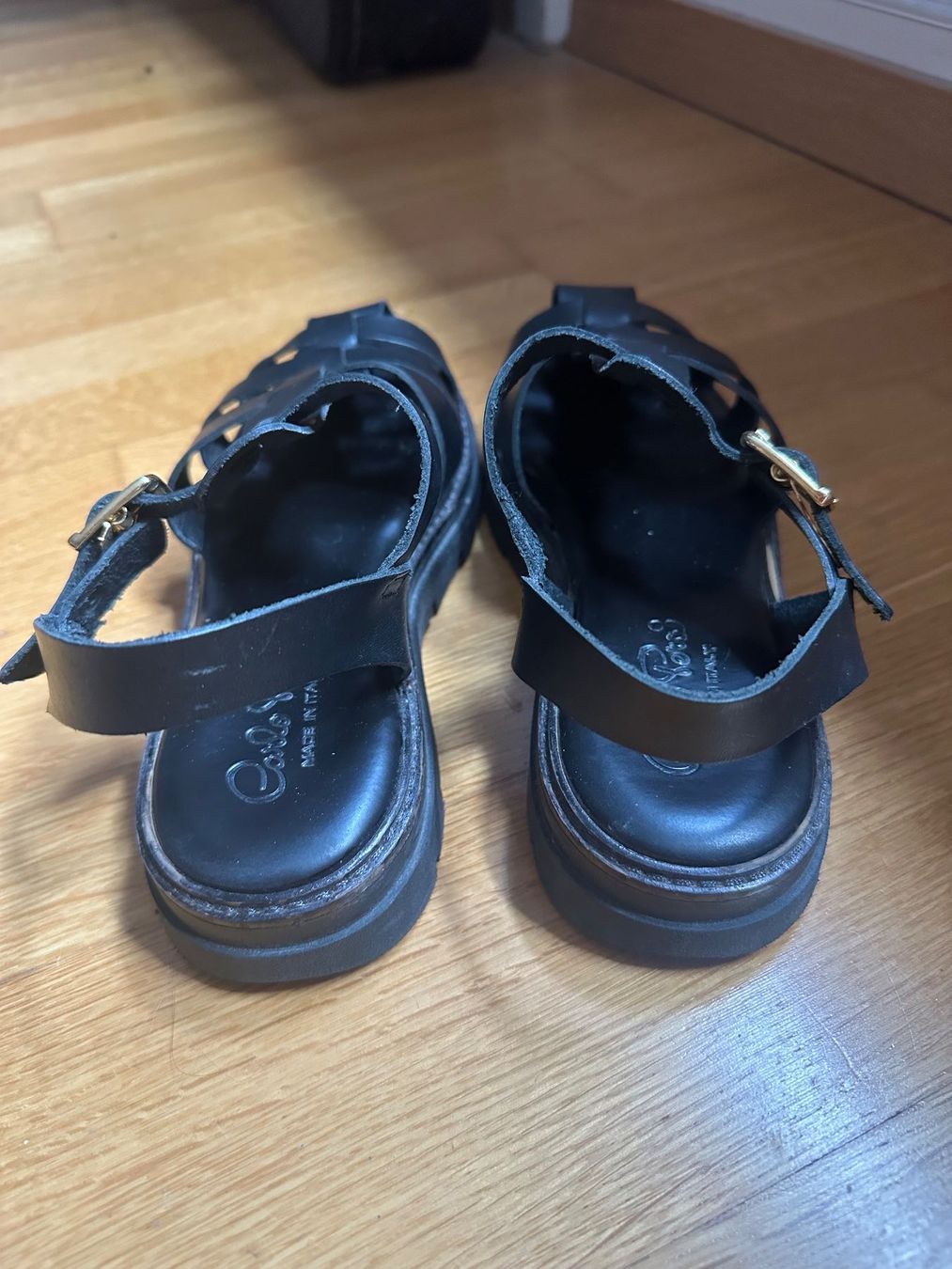 Scarpe da donna: Fischgrat-Sandalen aus Leder / Damen – Usato da Zürich venduto da 72strandkorb 2