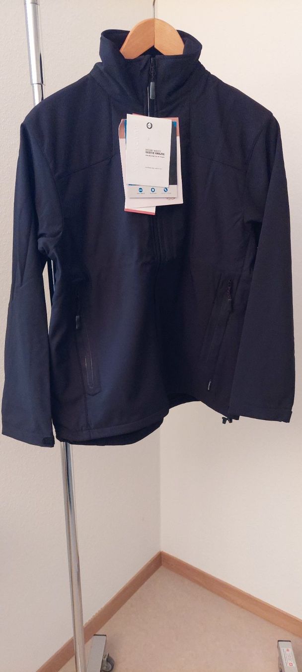 Giacche: Neue Basecamp Softshelljacke Grösse XL schwarz – Nuovo e nell'imballaggio originale da Kreuzlingen venduto da peugeotj9