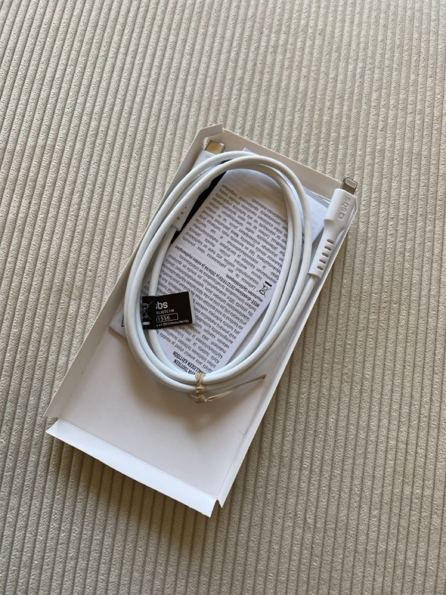 Câbles: USB-C auf Lightning Kabel neu – Neuf avec emballage d'origine à Zürich par mel_7jqw 1