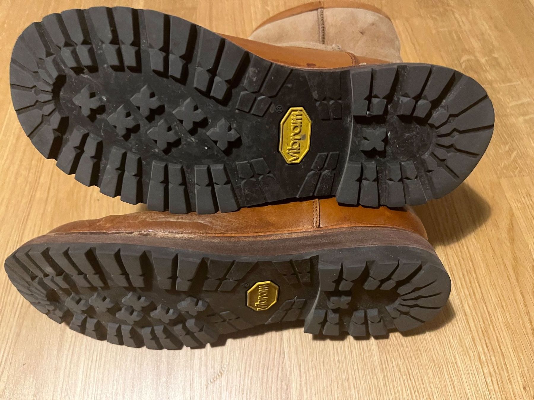 Ugg Scarpe da uomo: (E) UGG Boots 42 Neupreis $349 – Usato da Jonen venduto da Sevenb 3