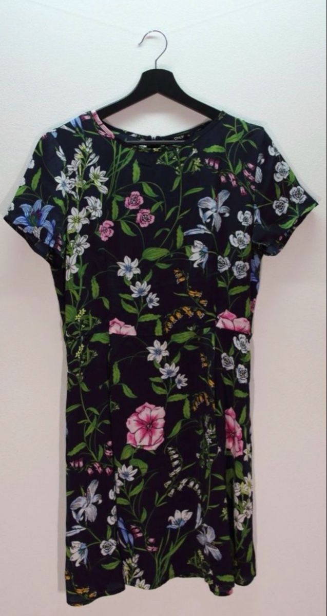 Only Kleider: ONLY Kleid mit Blumenmuster, Gr. M – Neu (gemäss Beschreibung) aus Schaffhausen von Fundperle