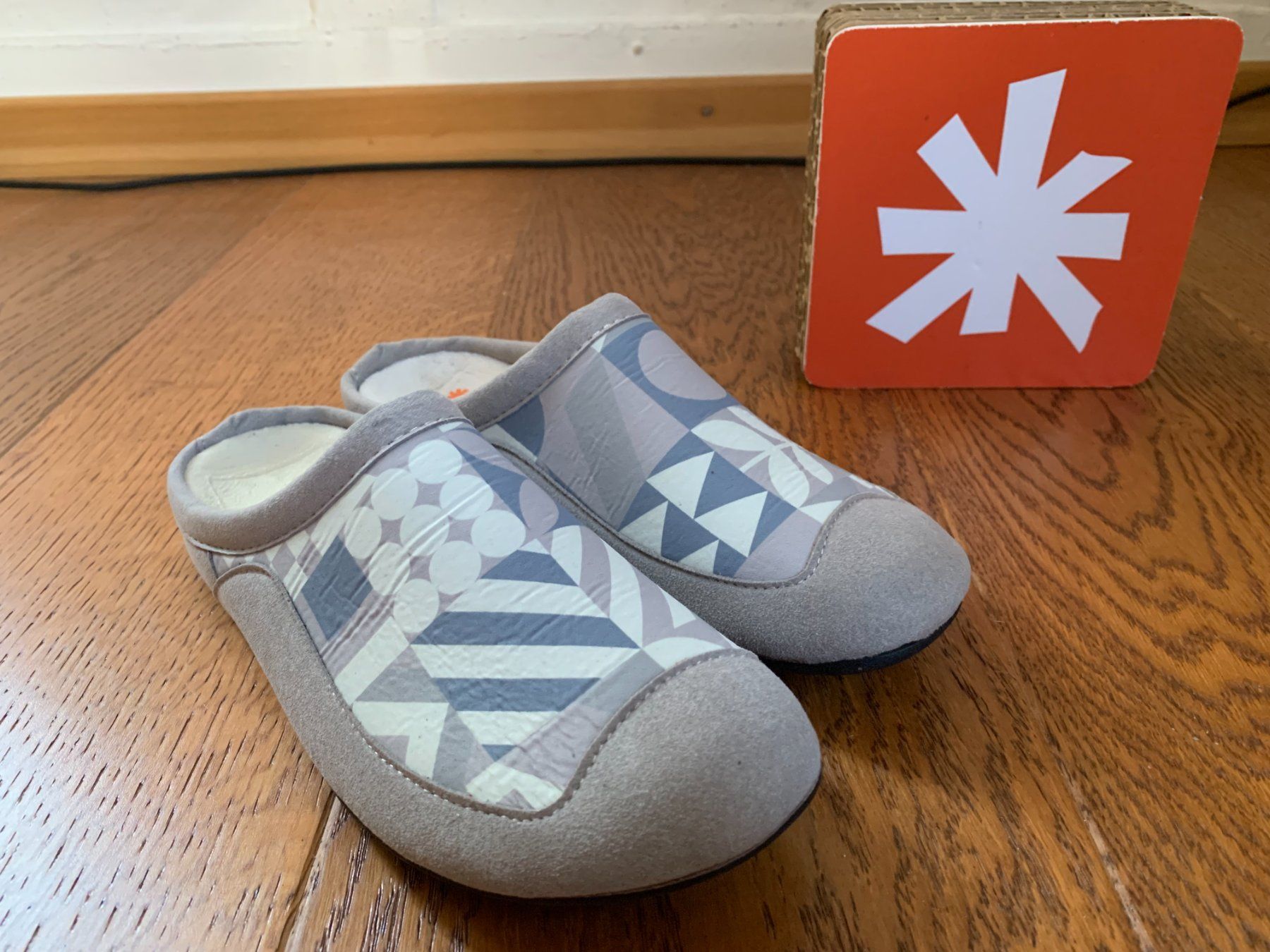 Art Scarpe da donna: Art Home Mules geometric grey Gr.37 – Nuovo (secondo la descrizione) da Zürich venduto da finsti
