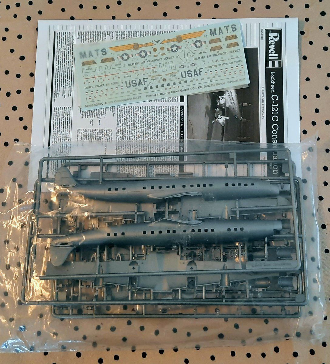 Revell Modellbausätze & Standmodelle: Revell C-121C Constellation 1/144 – Gebraucht aus Châtel-St-Denis von manzanita71 1
