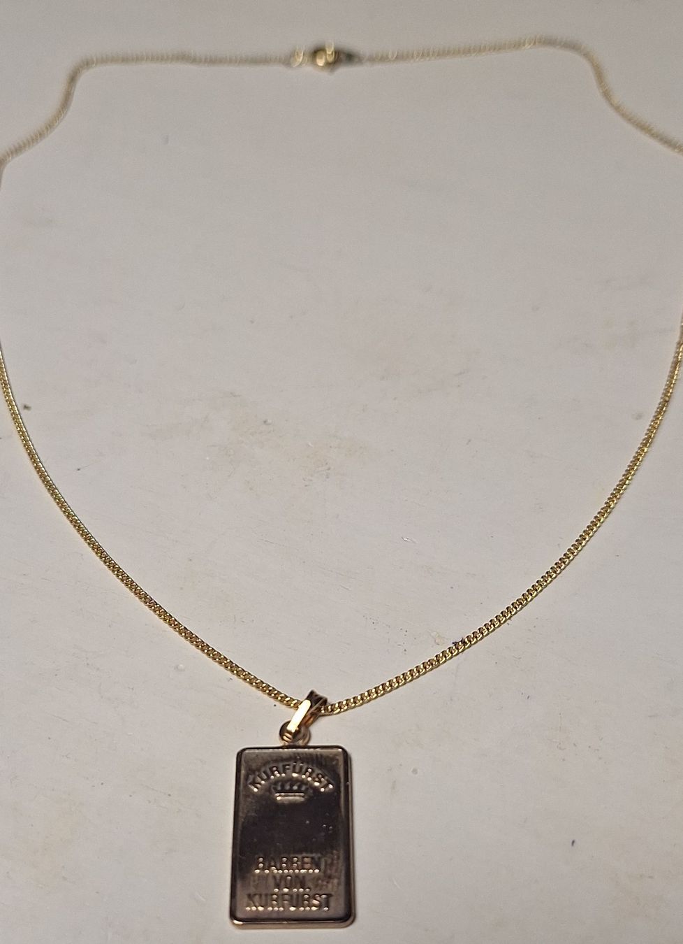 Colliers: Collier plaqué or avec pendentif lingot - Élégant et chic – D'occasion à Crans VD par Yobia8