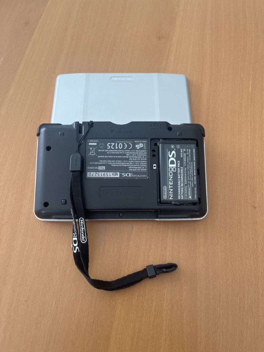 Nintendo Console: Console de jeux Nintendo DS argent, état correct – Usato da Bex venduto da epsonstylus 1