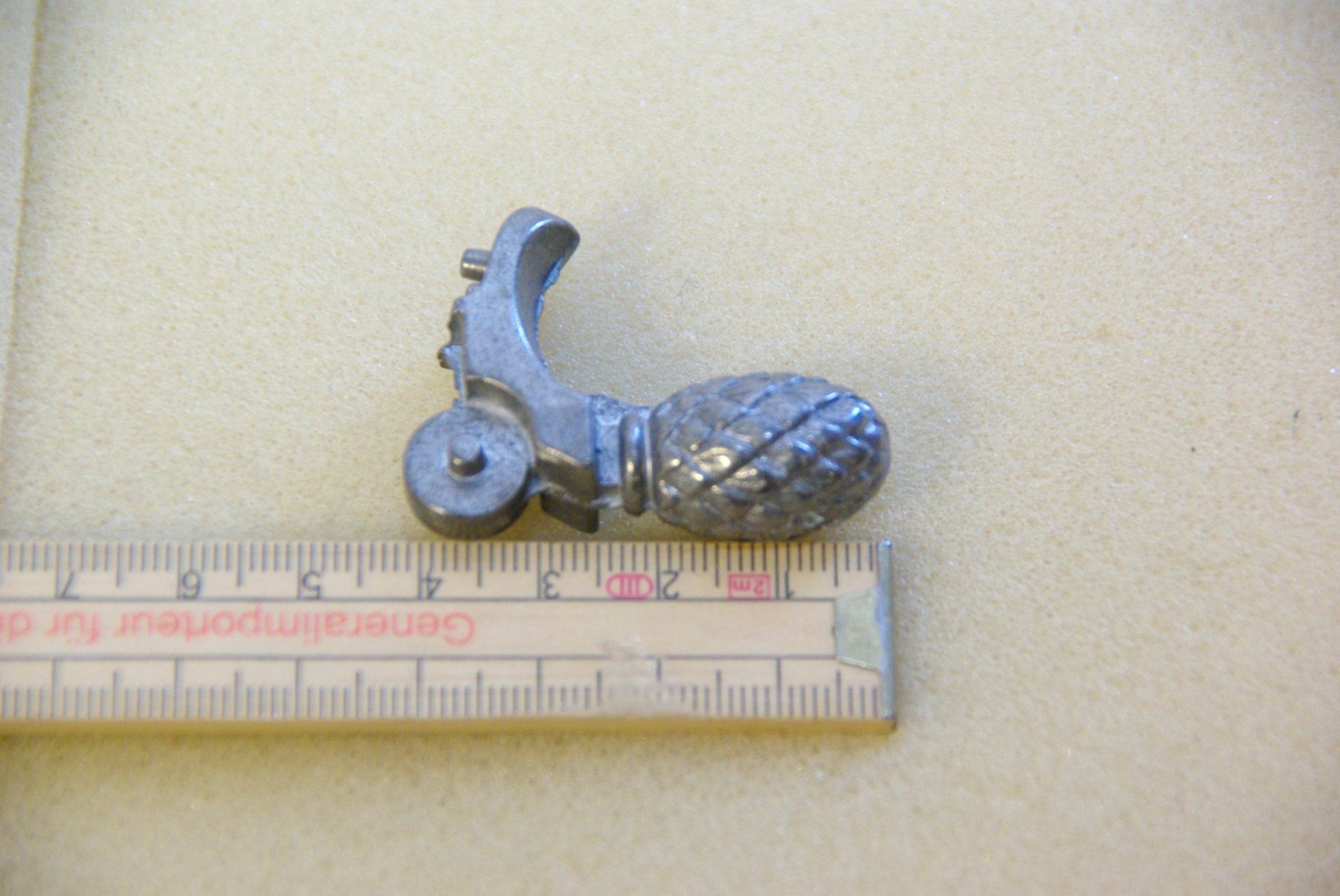 Bicchieri: Bierglasdeckel Öffner - Tannenzapfen ??? – Nuovo (secondo la descrizione) da Herisau venduto da Cevianer1844 2