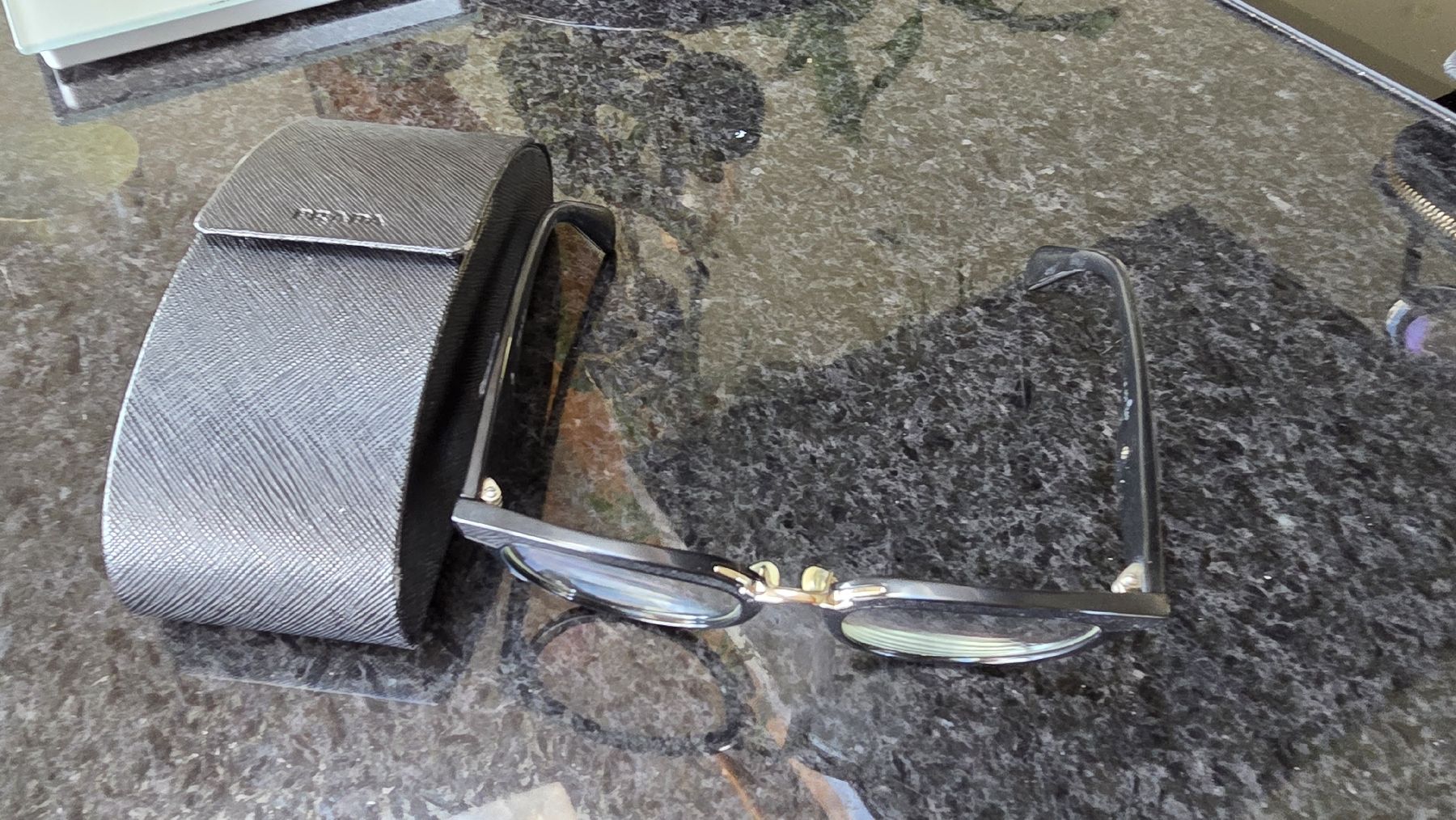 Prada Brillen & Gläser: Lunette de vue PRADA noire – Gebraucht aus Cheyres von Karine-Schweiz 4