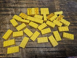 lego 3001 lot de 35 pièces Yellow Brick 2 x 4