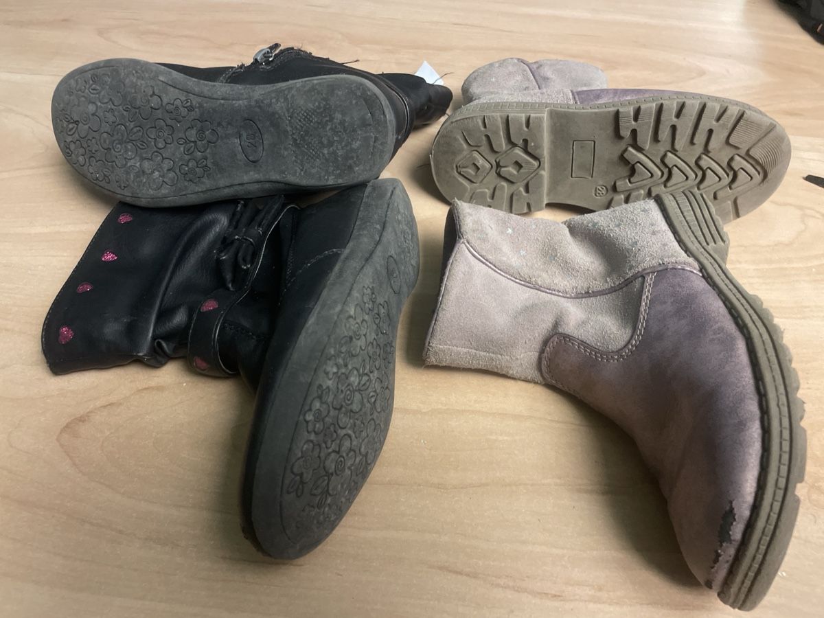 Chaussures filles: 2 Winterstiefel Mädchen Gr.28 – D'occasion à Obergerlafingen par cabo4 2