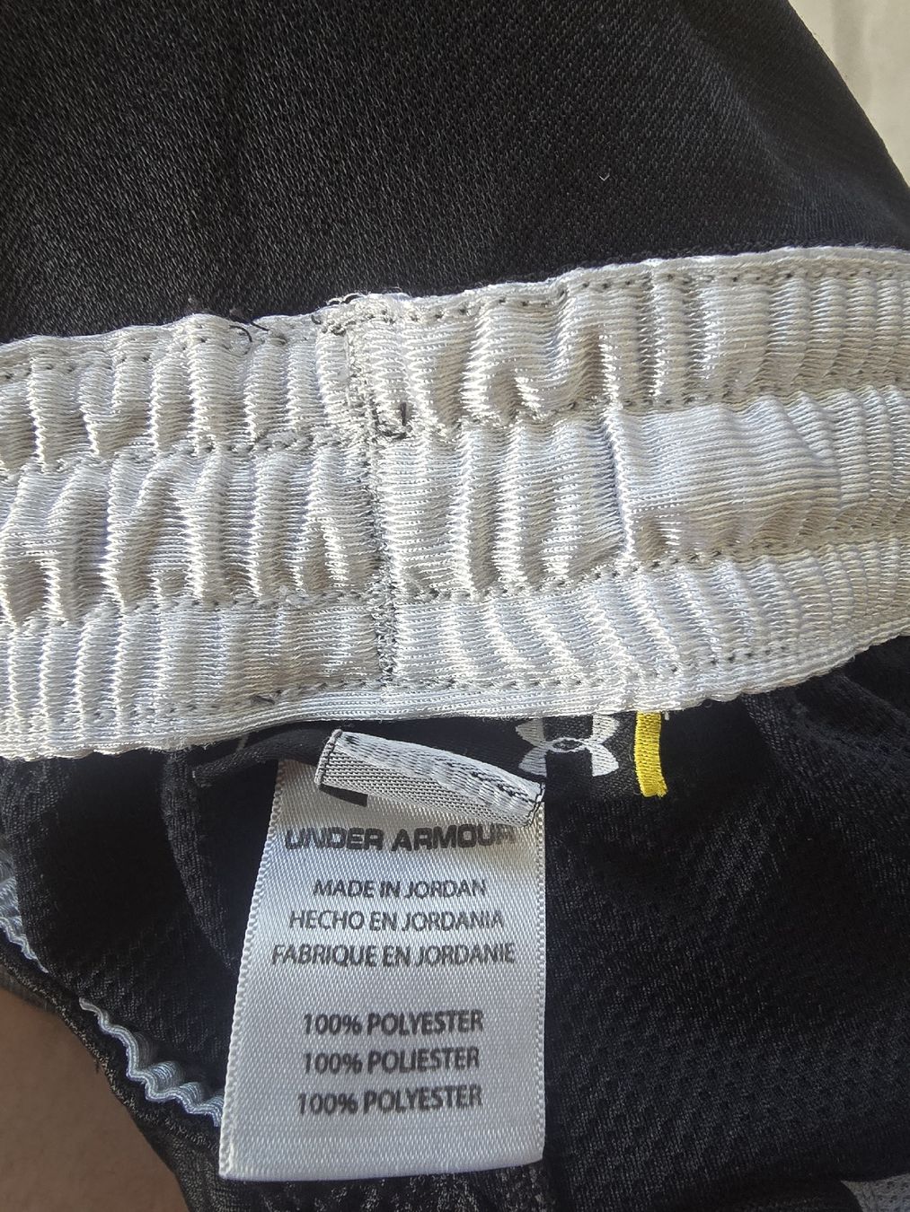 Under Armour Pantaloni: Shorts Under Armour noir taille M  – Usato da Mont-sur-Lausanne venduto da Didinho 1