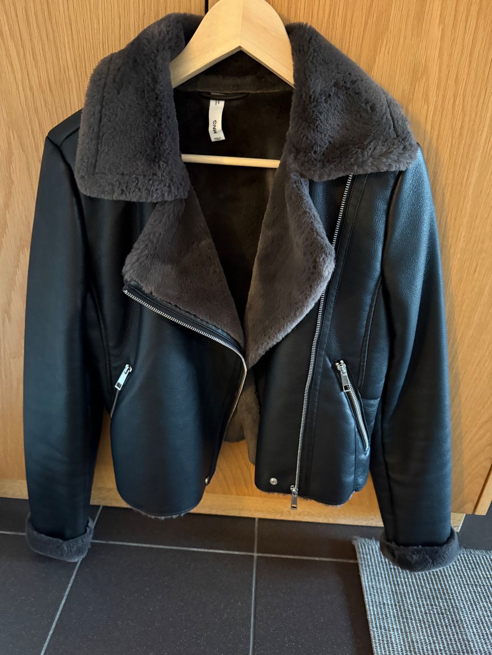 Mango Jacken: Mango Jacke Gr.36 – Gebraucht aus Visperterminen von ele_8n98