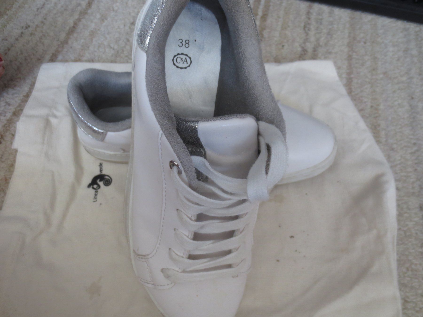 C&A Scarpe da donna: Freizeitschuh weiss Grösse 38 – Usato da Männedorf venduto da Livingston 2