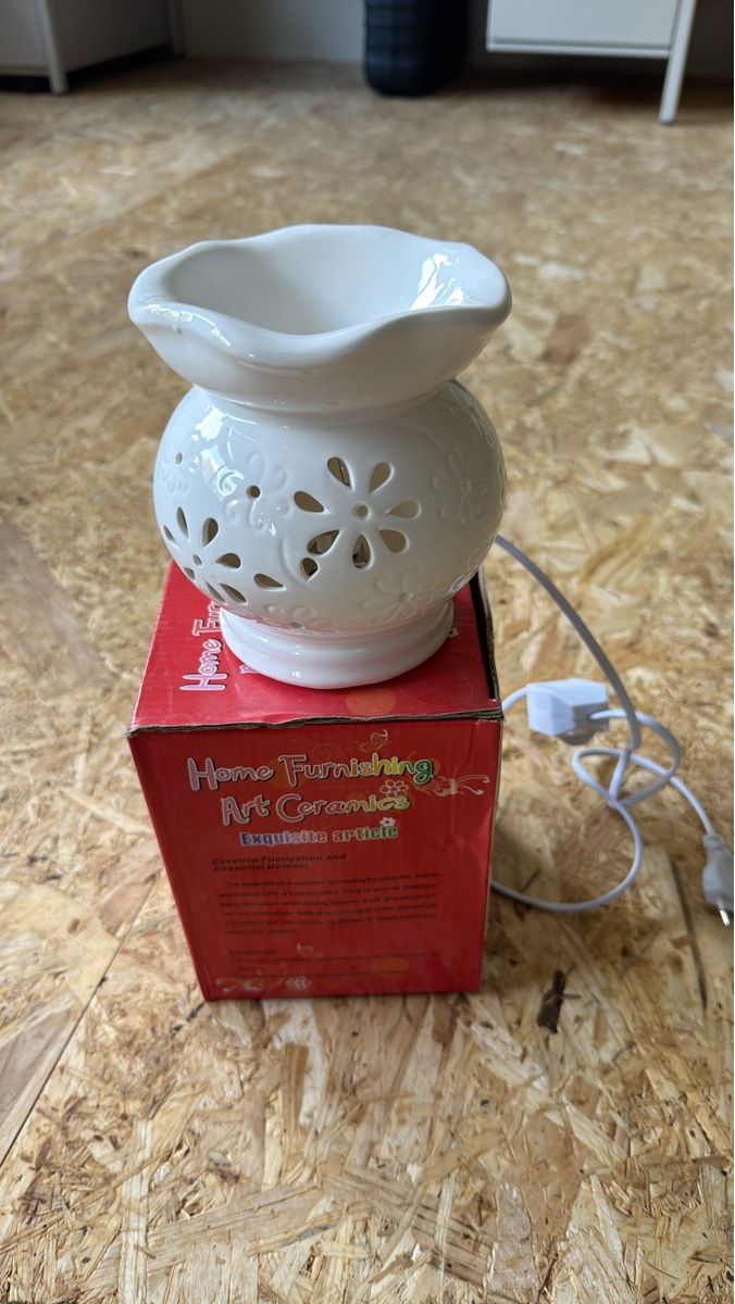 Diffusori di oli essenziali: Ceramic Aroma Diffuser - Essential Oil Burner - White – Nuovo e nell'imballaggio originale da Uerkheim venduto da dam_x96b