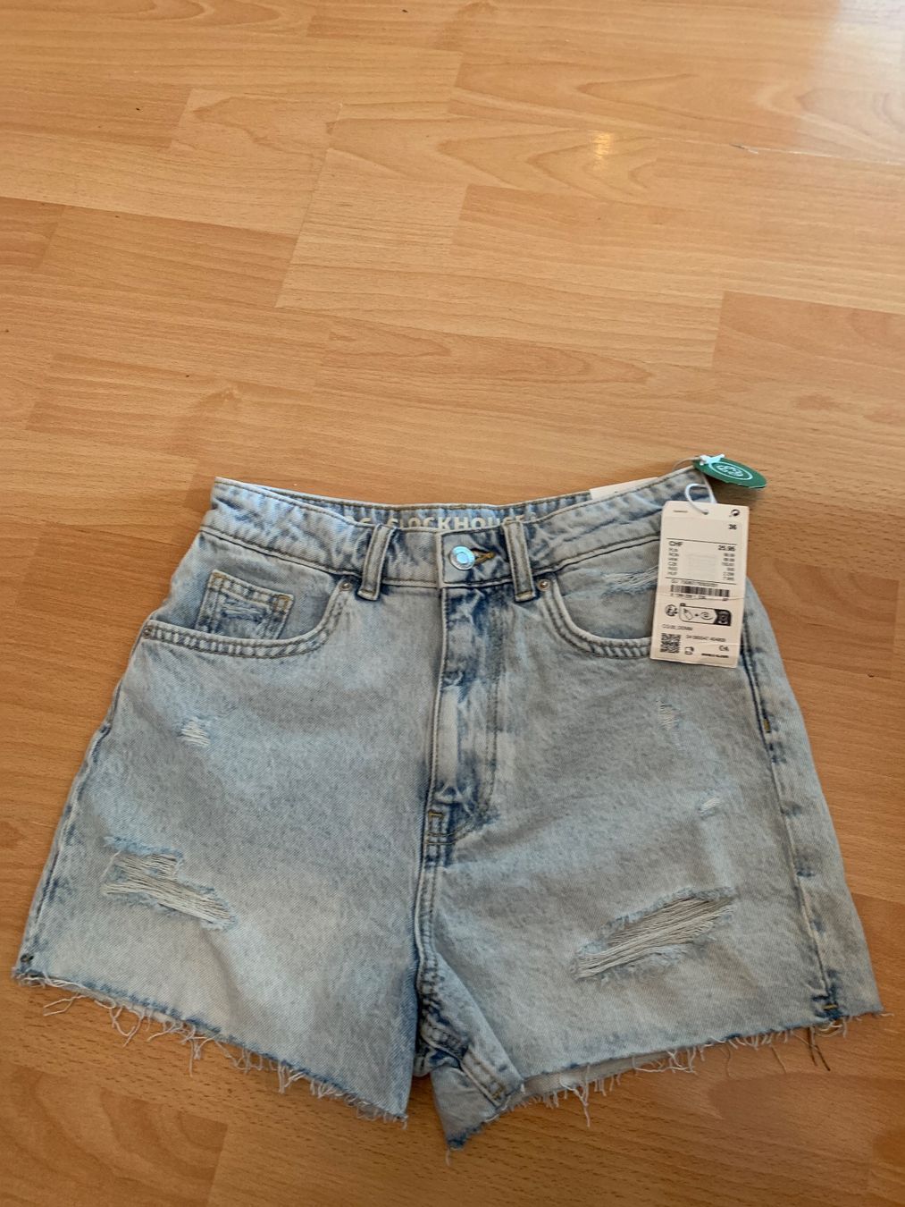 C&A Jeans: Joli short en jeans neuf C&A taille 36 – Gebraucht aus MEYRIN von Gwendo10
